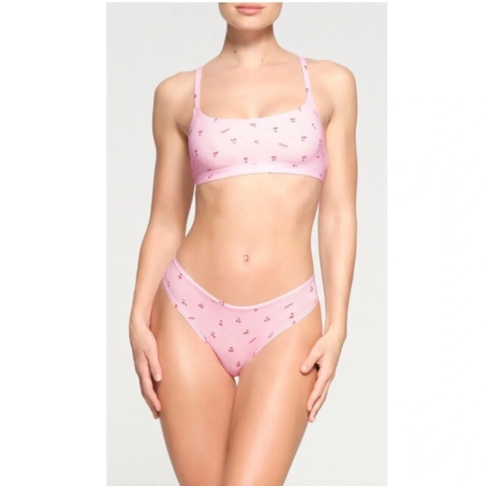 SKIMS Fits Everybody Scoop Pink Cherry Print Bralette - Picture 7 of 16